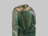 Aeg V 1  Aeg V 1, Römische Zeit, Flasche, Grünes Glas, H 4,2 cm, Kantenlänge 2,2 cm : Bestandskatalog Ägypten, Museumsfoto: Claus Cordes